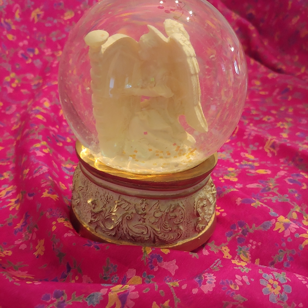 Angel water globe music box - Picture 5 of 10